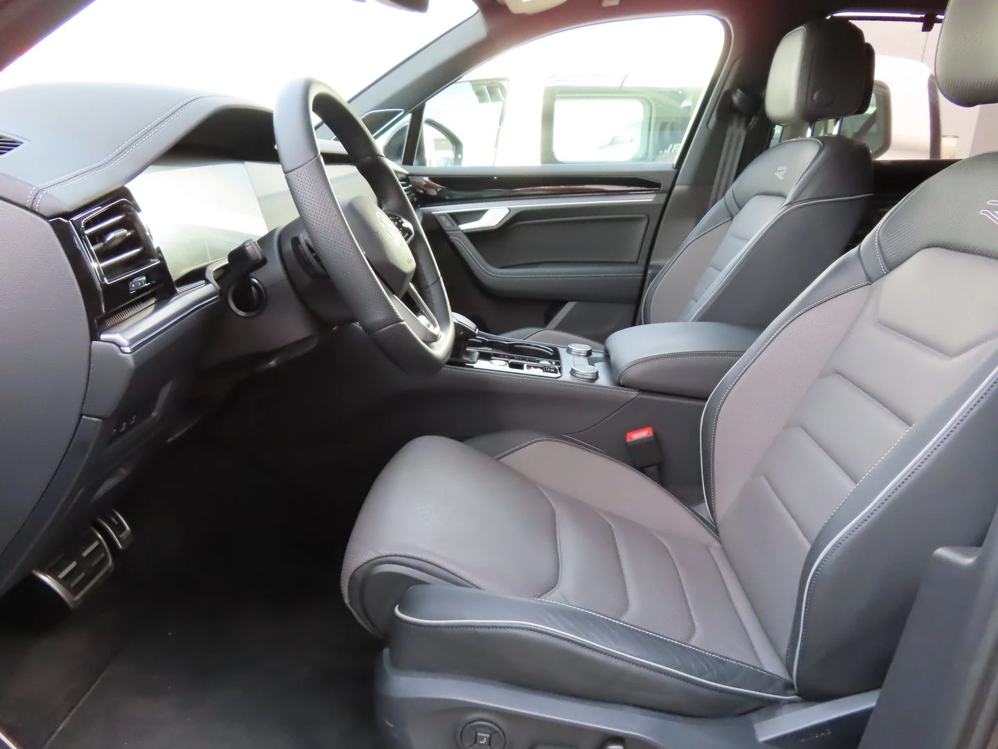 VW Touareg R-Line PA 3.0 V6 TDI SCR 4MOT - изображение 5