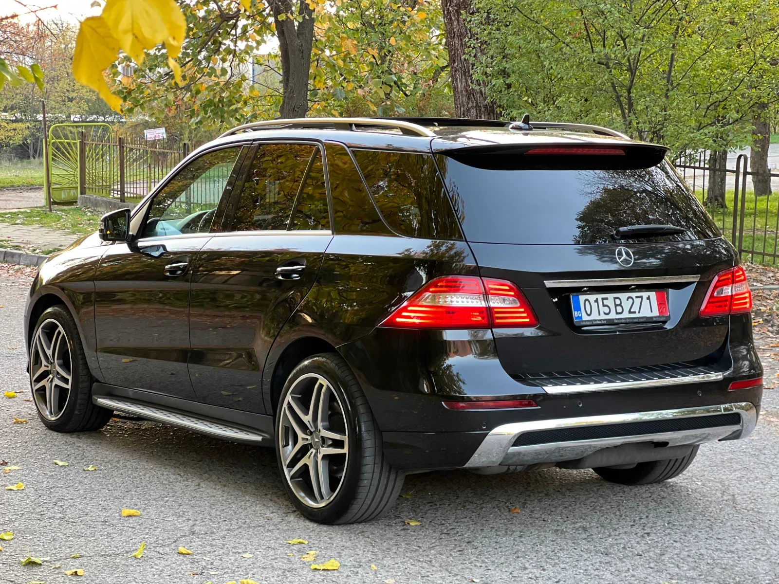 Mercedes-Benz ML 350 AMG/360КАМЕРА/ПОДГРЕВ/ОБДУХ/ХАРМАН/ПАНОРАМА/МЕМОРИ - изображение 7