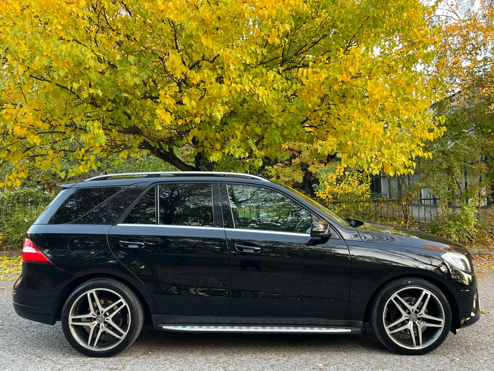 Mercedes-Benz ML 350 AMG/360КАМЕРА/ПОДГРЕВ/ОБДУХ/ХАРМАН/ПАНОРАМА/МЕМОРИ - изображение 4