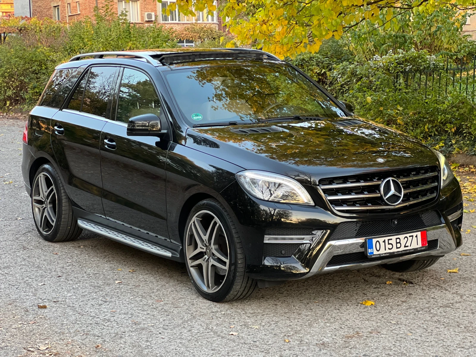 Mercedes-Benz ML 350 AMG/360КАМЕРА/ПОДГРЕВ/ОБДУХ/ХАРМАН/ПАНОРАМА/МЕМОРИ - изображение 3