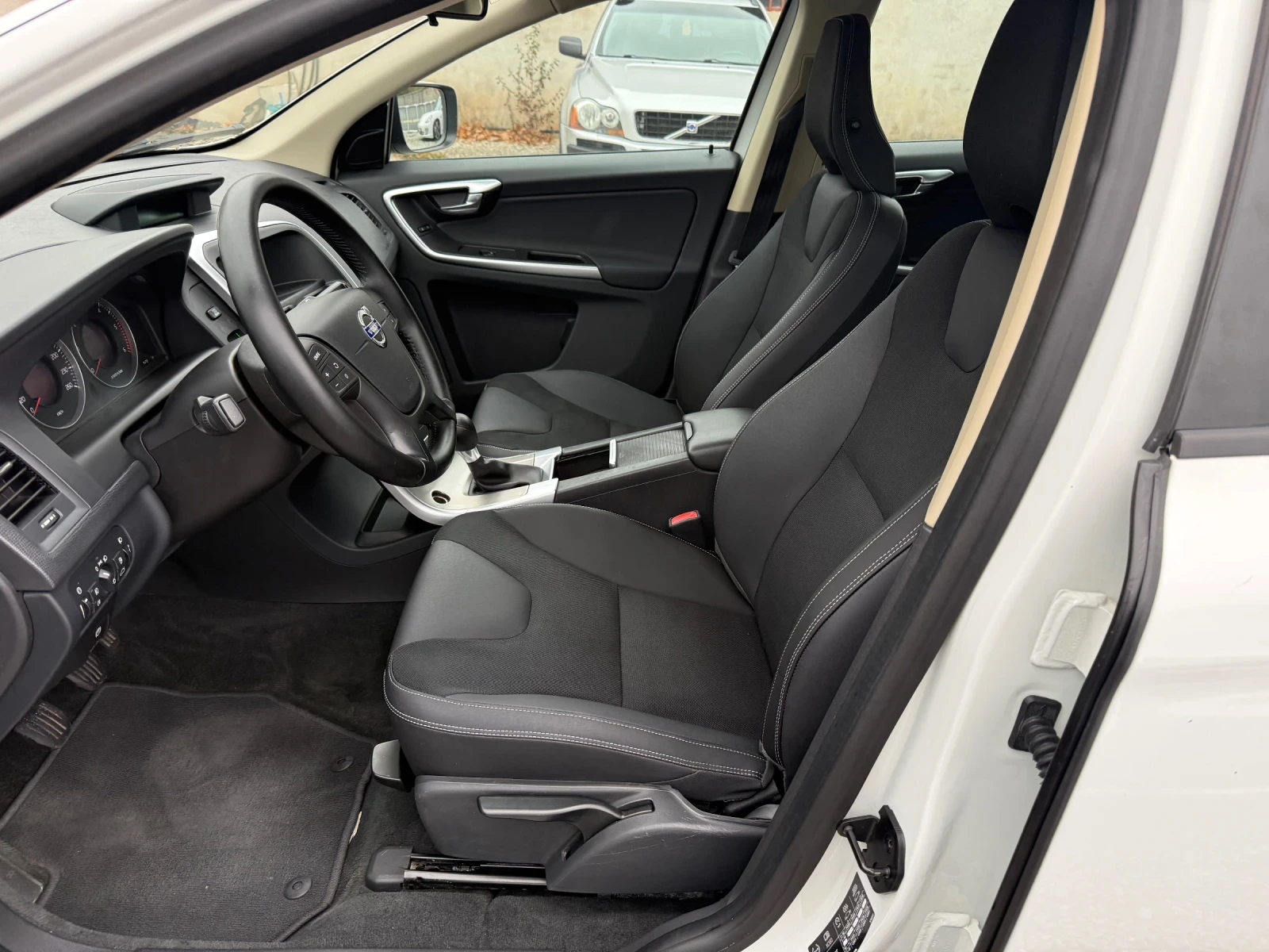 Volvo XC60 2.4D Drive  | Mobile.bg   13