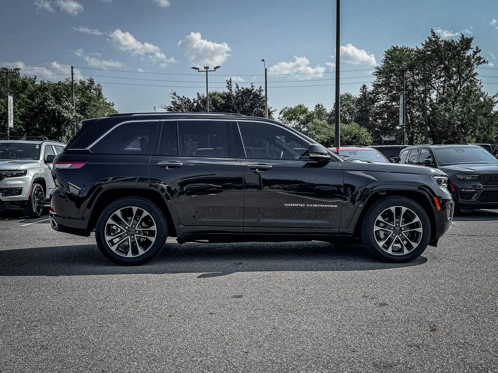 Jeep Grand cherokee OVERLAND* MASSAGE* HEATED* VENTILATED SEATS* , снимка 3 - Автомобили и джипове - 53946908