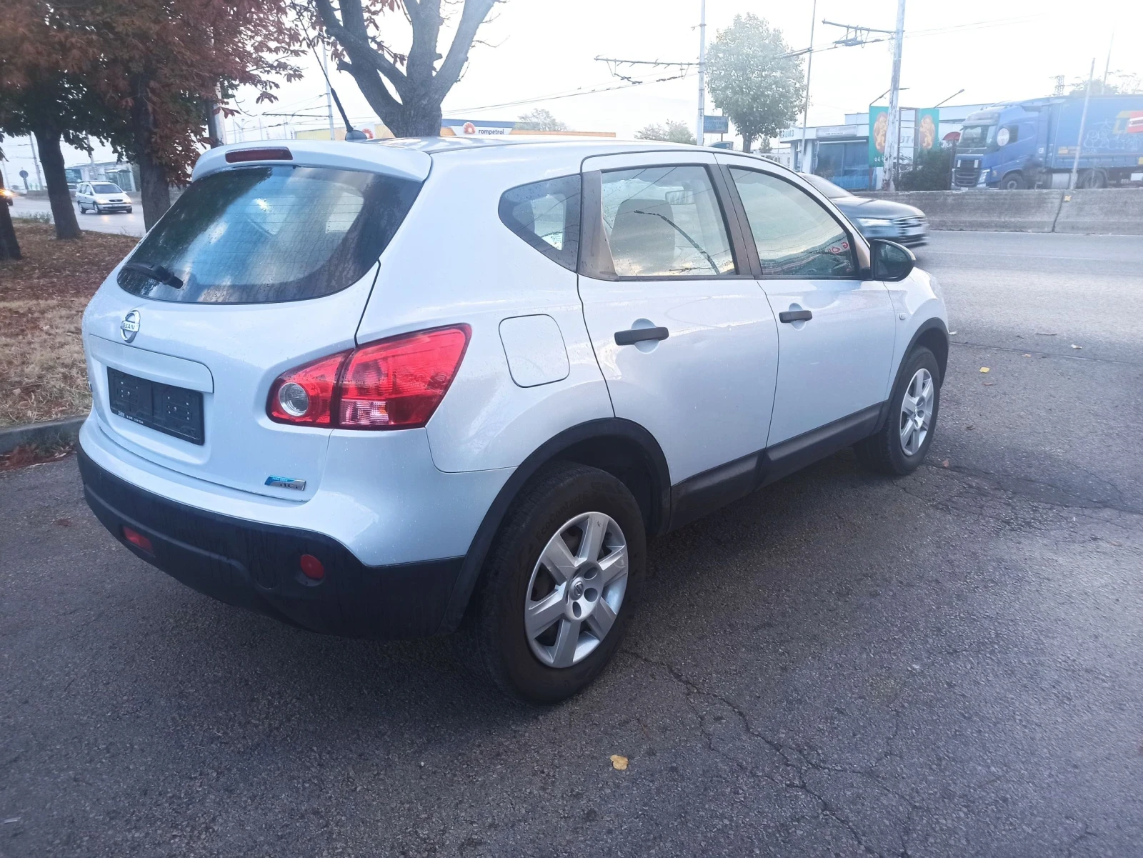 Nissan Qashqai 1.5, снимка 4 - Автомобили и джипове - 56608118
