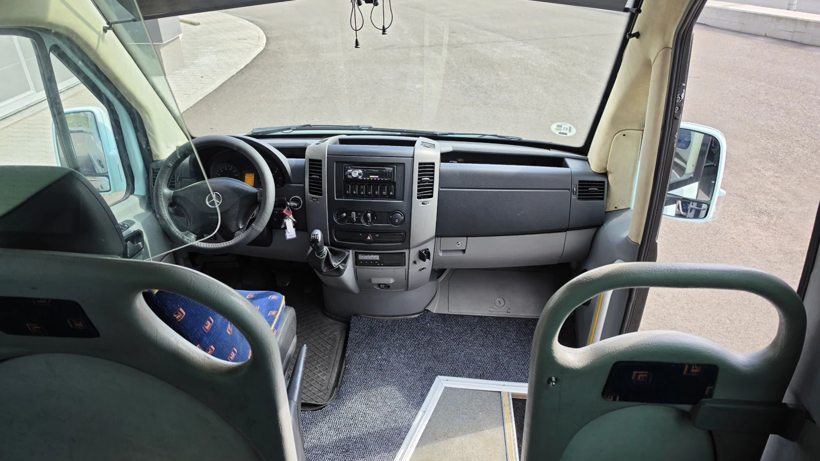 Mercedes-Benz Sprinter 518 Нов внос Стъклопакет 20 местен, снимка 8 - Бусове и автобуси - 54237529