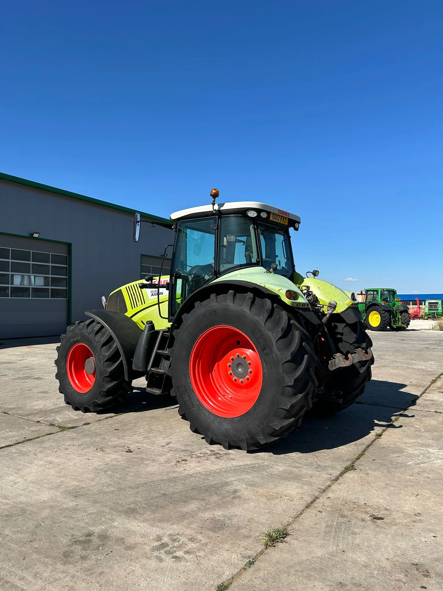 Трактор Claas Axion 840  - изображение 3