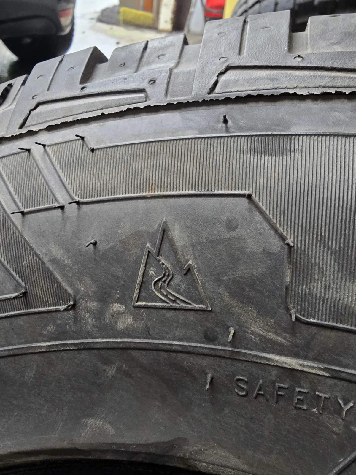 Гуми Всесезонни 245/70R16, снимка 8 - Гуми и джанти - 54272025