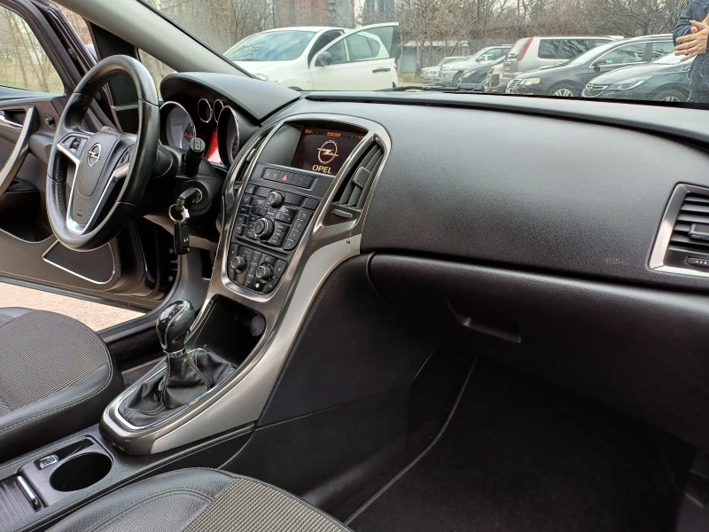 Opel Astra 1.7 CDTI, снимка 12 - Автомобили и джипове - 44621661