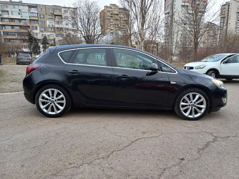 Opel Astra 1.7 CDTI, снимка 4 - Автомобили и джипове - 44621661