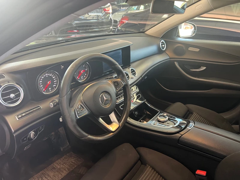 Mercedes-Benz E 220 Германия перфект, снимка 6 - Автомобили и джипове - 50994416