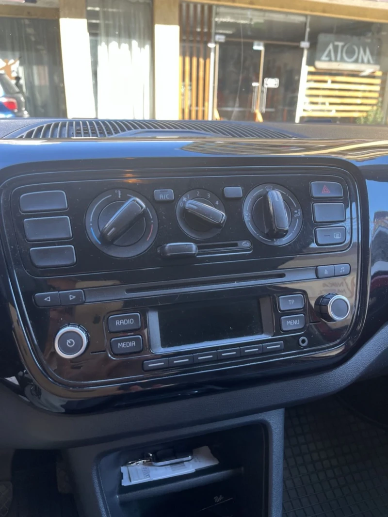 VW Up 1.0, снимка 6 - Автомобили и джипове - 52797896