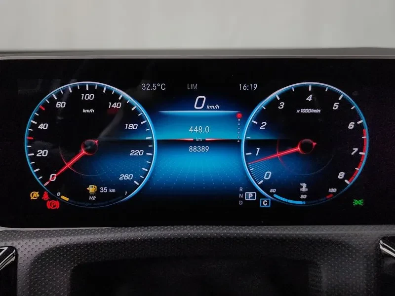 Mercedes-Benz A 220 AMG Line SEDAN, снимка 15 - Автомобили и джипове - 55295539