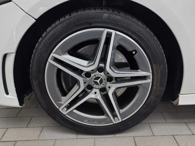 Mercedes-Benz A 220 AMG Line SEDAN, снимка 10 - Автомобили и джипове - 55295539