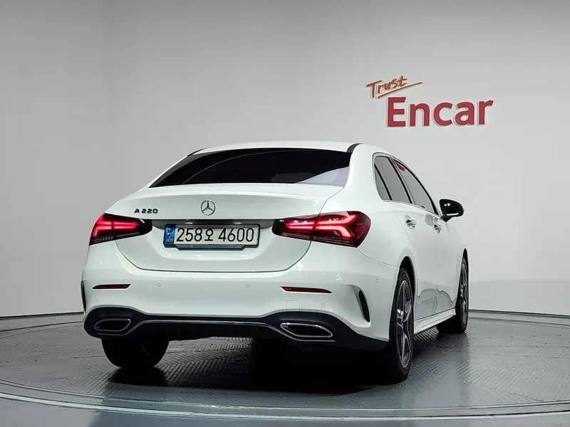 Mercedes-Benz A 220 AMG Line SEDAN, снимка 8 - Автомобили и джипове - 55295539