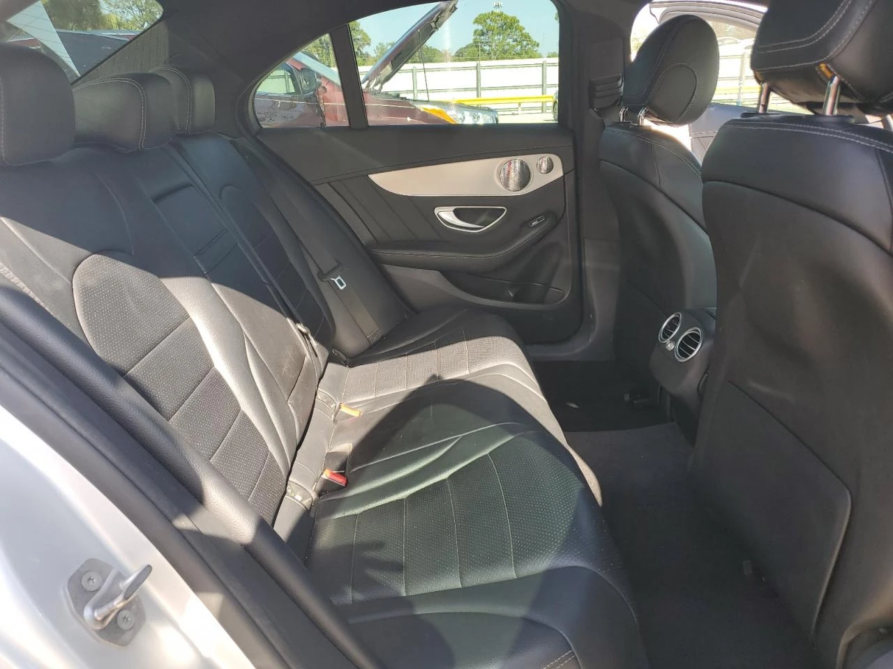Mercedes-Benz C 300  - изображение 10
