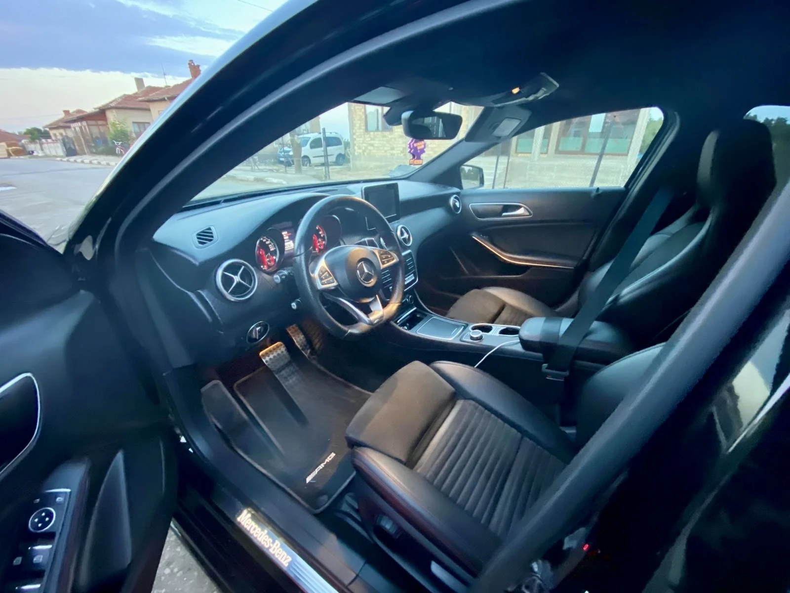 Mercedes-Benz A 200 d 7G Tronic AMG line - изображение 7