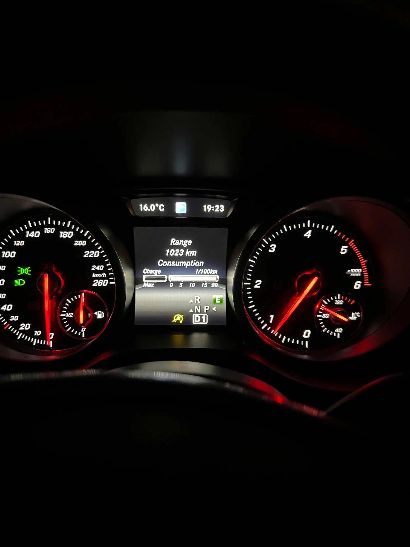 Mercedes-Benz A 200 d 7G Tronic AMG line - изображение 4