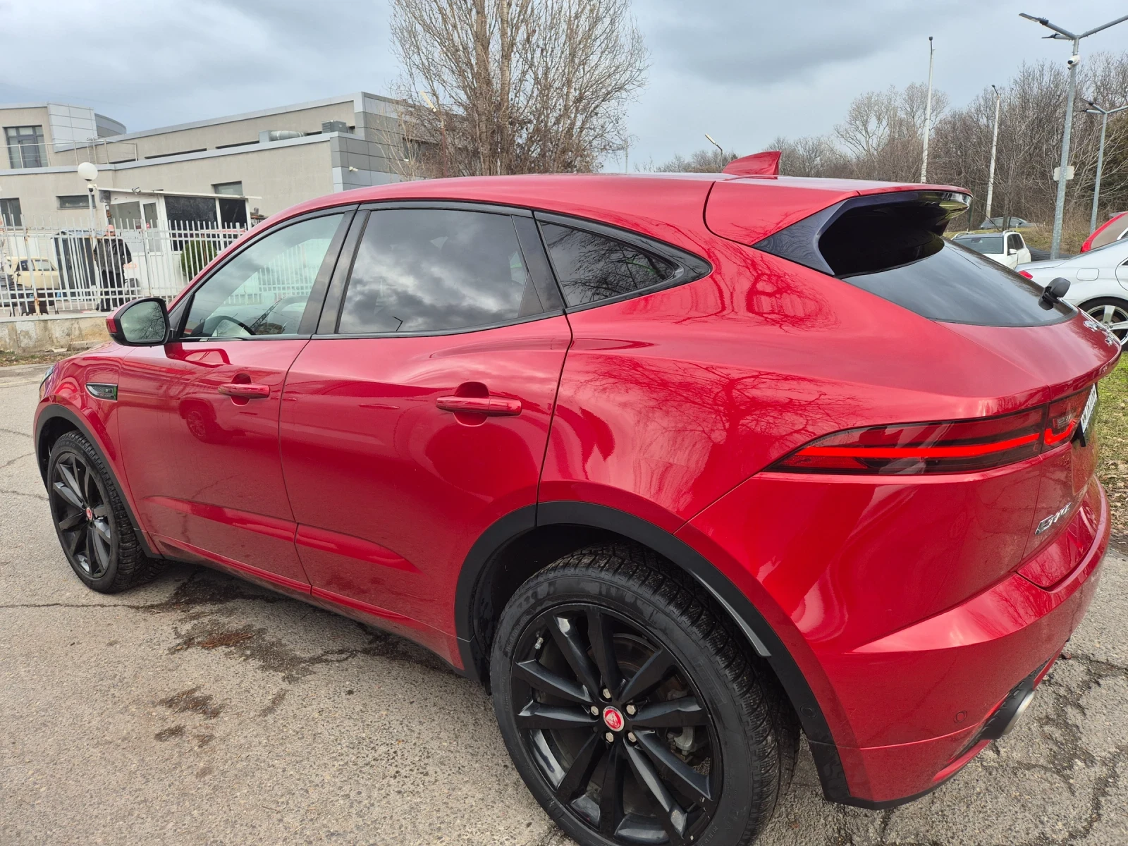 Jaguar E-pace R-DYNAMIC S - изображение 4