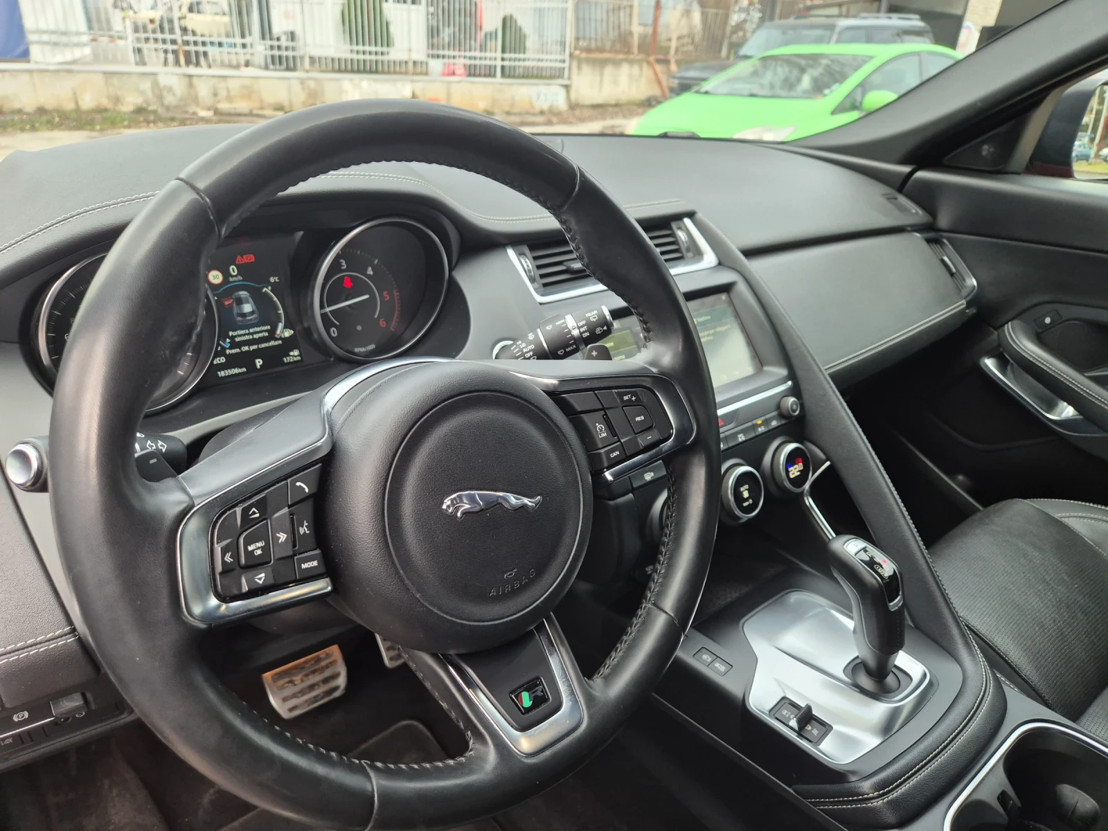 Jaguar E-pace R-DYNAMIC S - изображение 10