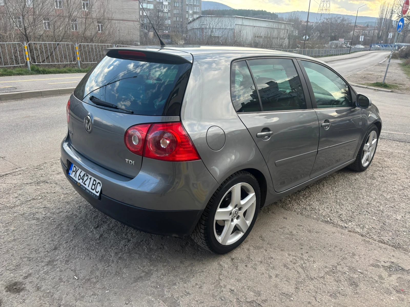 VW Golf Golf 5 1.9TDI 6ск, снимка 4 - Автомобили и джипове - 53880750