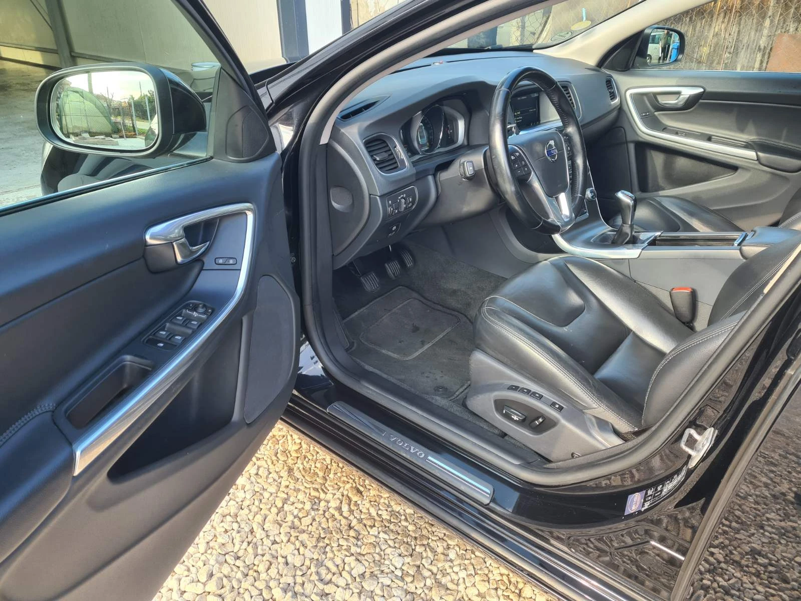 Volvo S60 D4, снимка 4 - Автомобили и джипове - 54004967