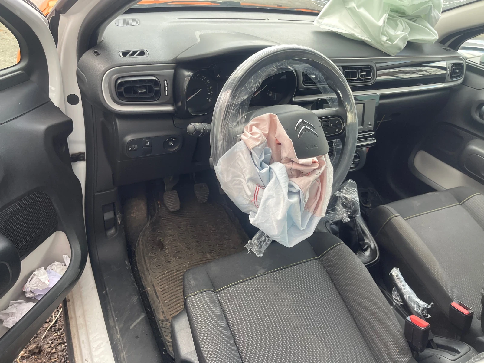 Citroen C3 1.2 Puretech 83, 2024 г., снимка 9 - Автомобили и джипове - 54045386