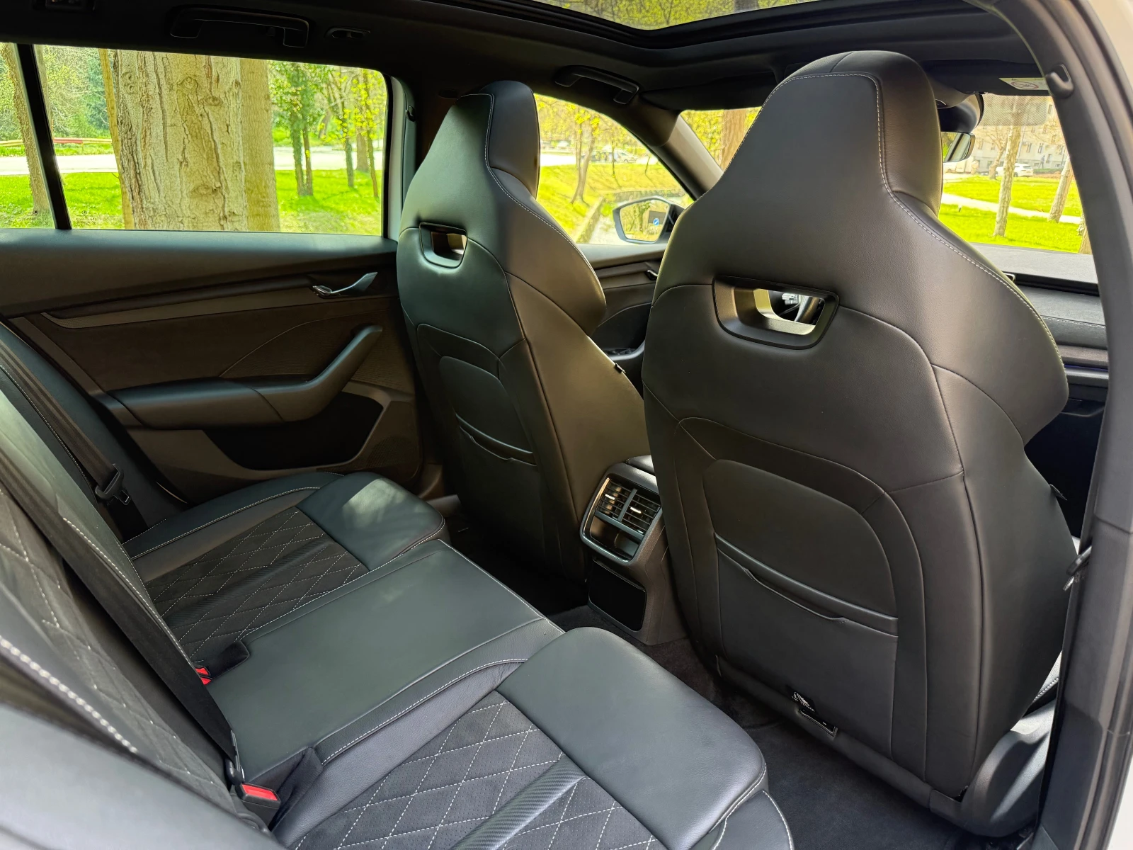 Skoda Octavia 2.0TDI* VRS* PANO* CAM* DIST* ТЕГЛИЧ* ПЕЧКА* FULL, снимка 11 - Автомобили и джипове - 54214678