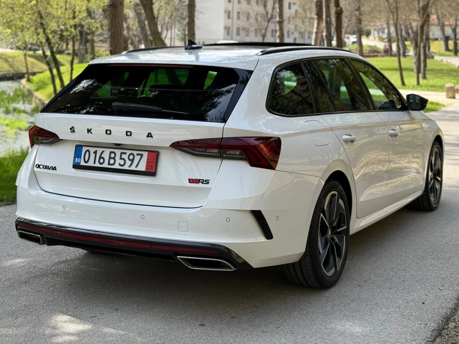 Skoda Octavia 2.0TDI* VRS* PANO* CAM* DIST* ТЕГЛИЧ* ПЕЧКА* FULL, снимка 4 - Автомобили и джипове - 54214678