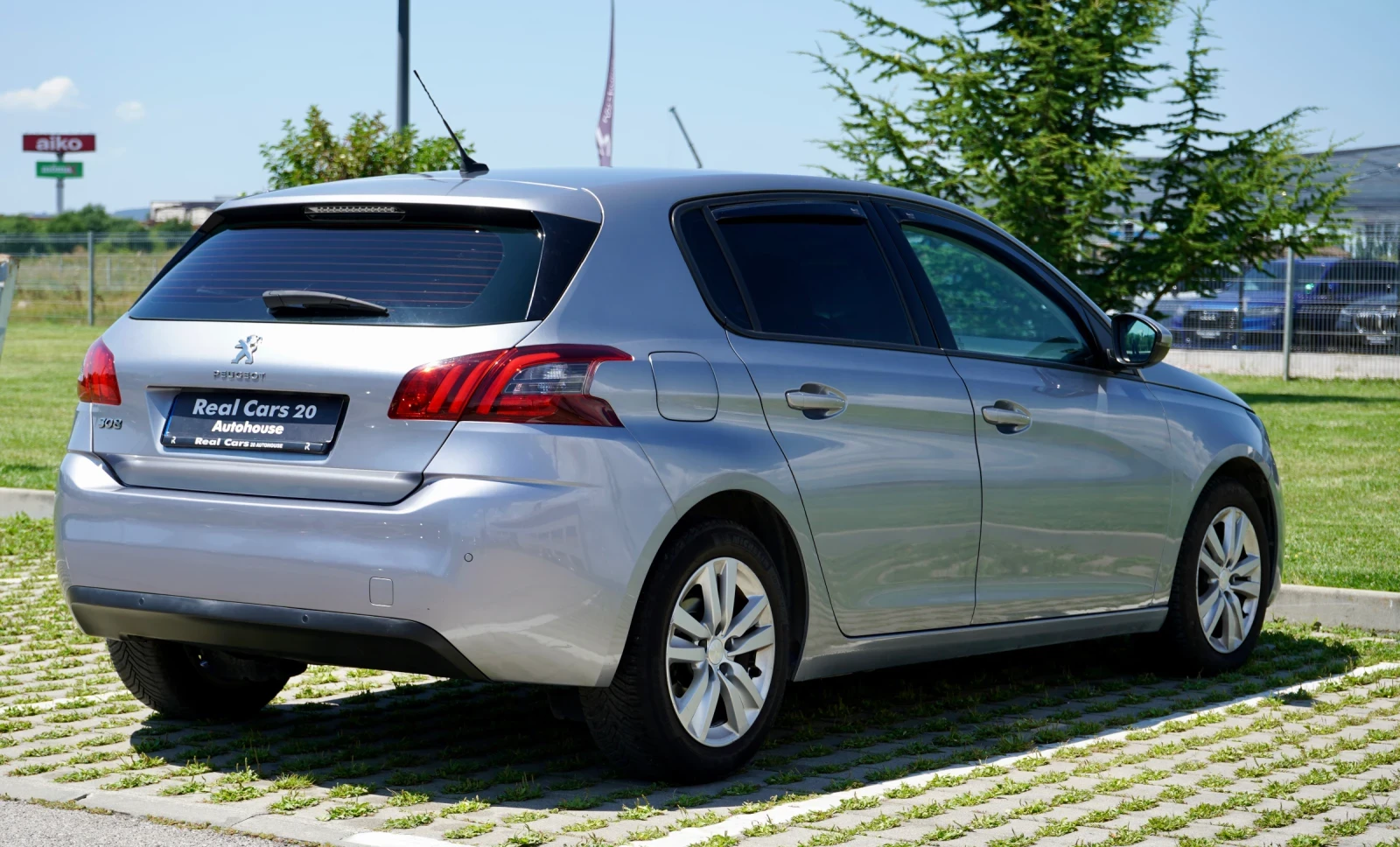 Peugeot 308 1.2I* CAMERA* РЕГИСТРИРАН* ОБСЛУЖЕН* , снимка 4 - Автомобили и джипове - 55448515