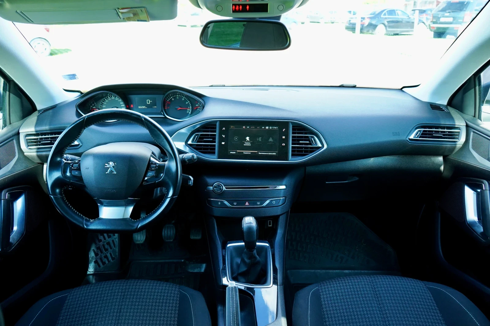 Peugeot 308 1.2I* CAMERA* РЕГИСТРИРАН* ОБСЛУЖЕН* , снимка 9 - Автомобили и джипове - 55448515