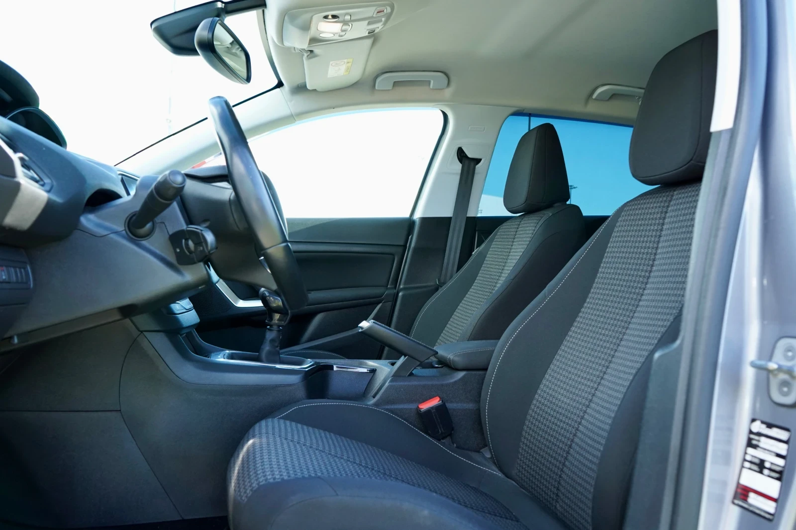 Peugeot 308 1.2I* CAMERA* РЕГИСТРИРАН* ОБСЛУЖЕН* , снимка 8 - Автомобили и джипове - 55448515