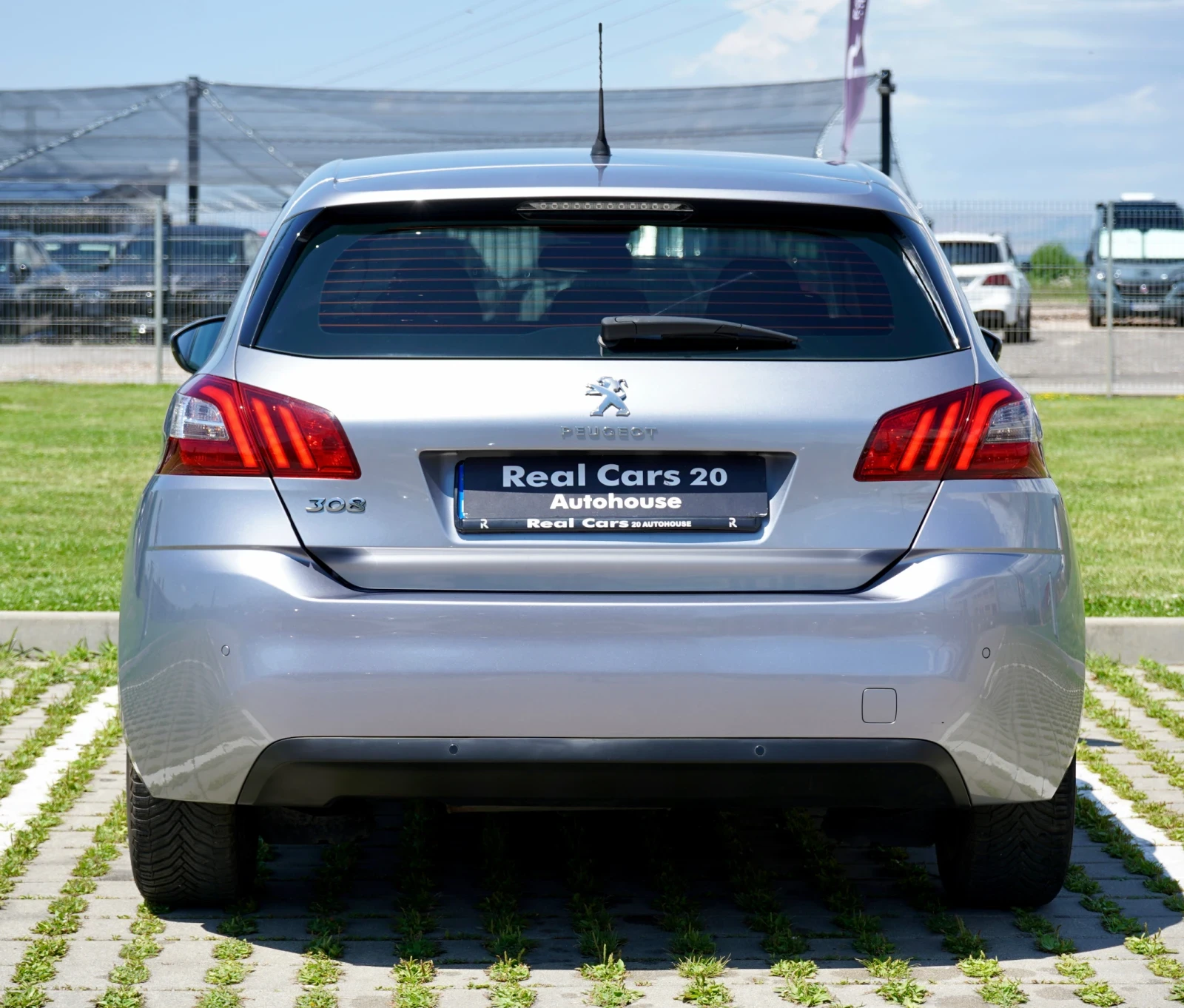 Peugeot 308 1.2I* CAMERA* РЕГИСТРИРАН* ОБСЛУЖЕН* , снимка 5 - Автомобили и джипове - 55448515