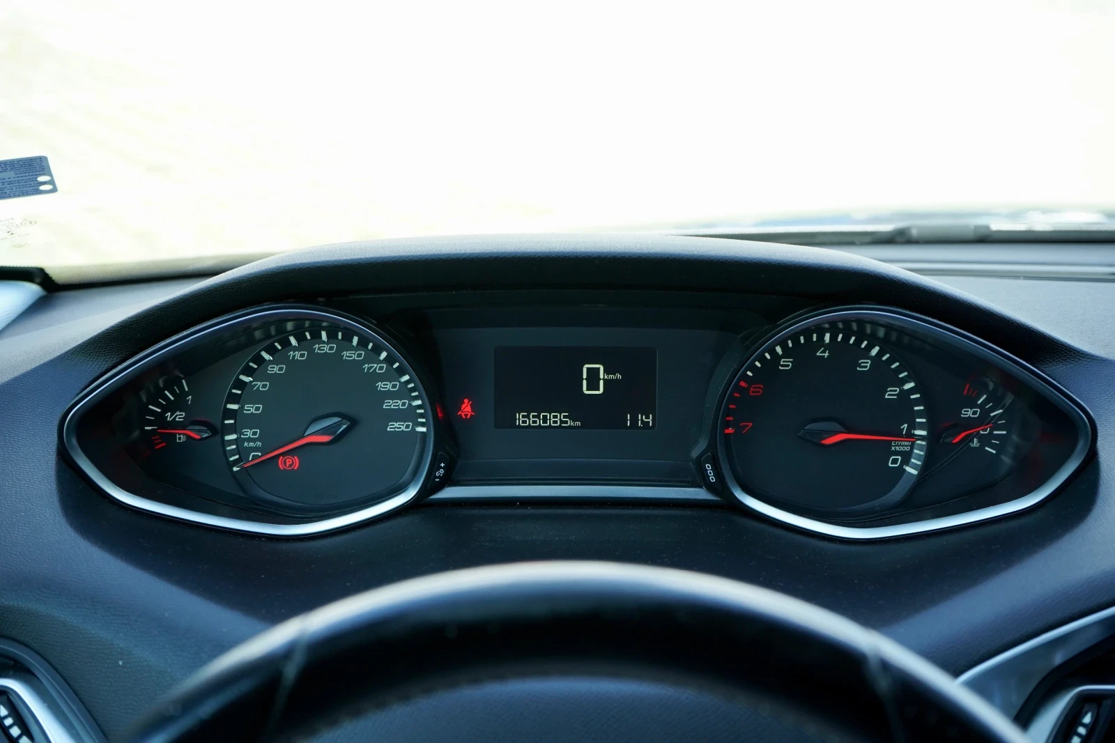 Peugeot 308 1.2I* CAMERA* РЕГИСТРИРАН* ОБСЛУЖЕН* , снимка 11 - Автомобили и джипове - 55448515