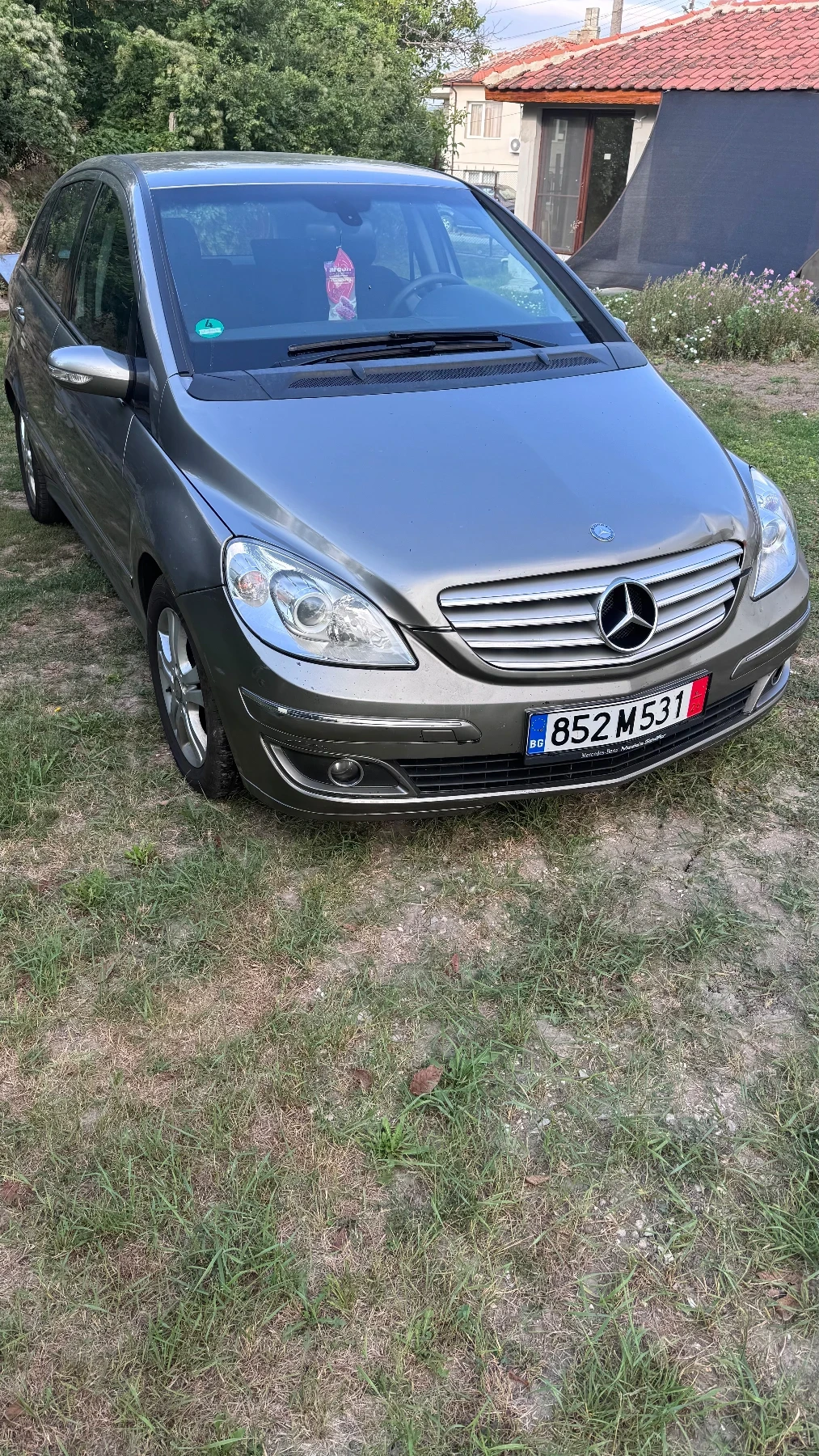 Mercedes-Benz B 180