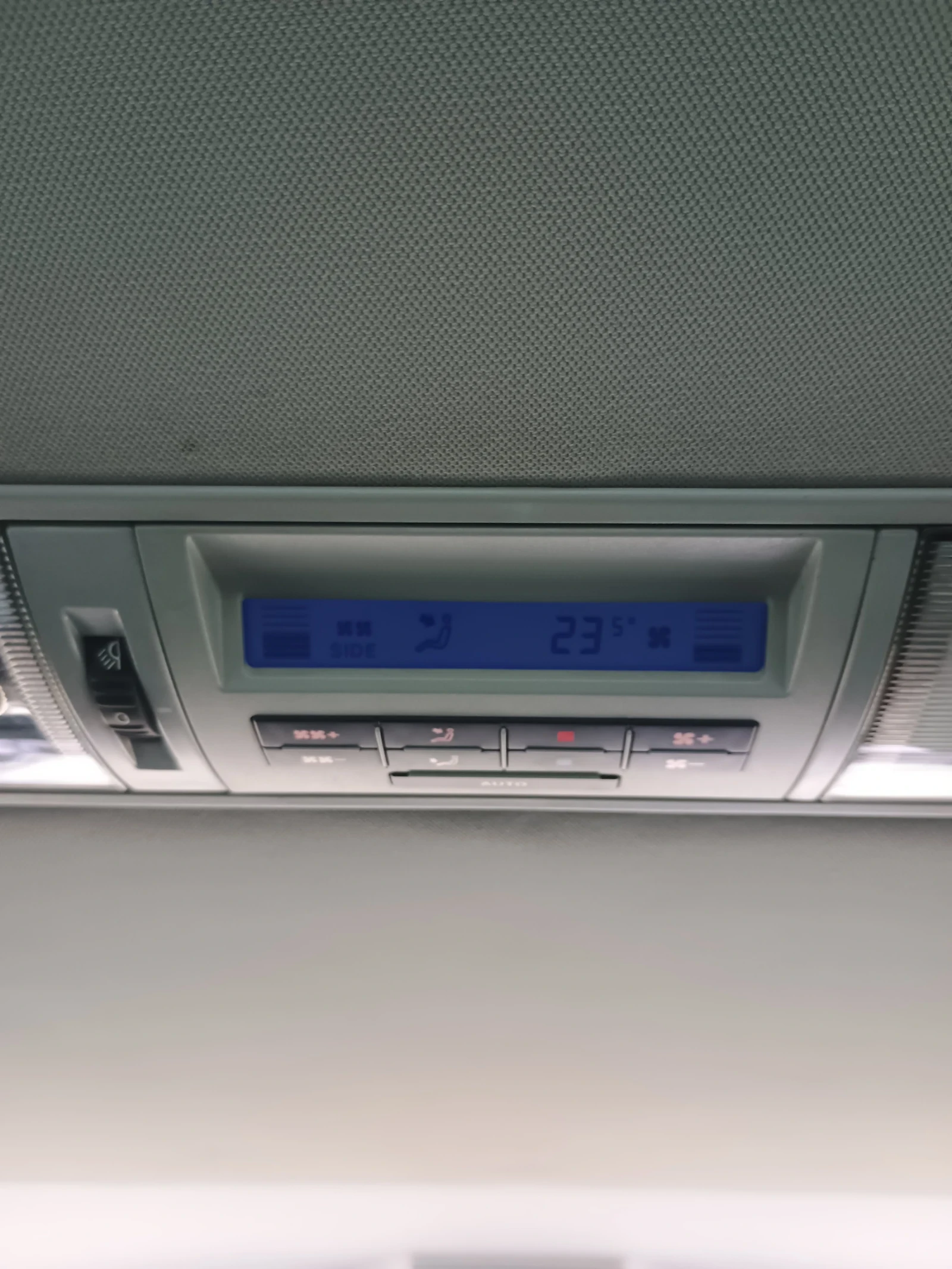 VW Multivan T5, снимка 16 - Автомобили и джипове - 56041685