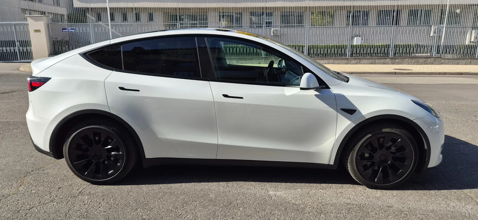 Tesla Model Y 4x4 Long Range Dual Motor AWD, снимка 10 - Автомобили и джипове - 56414636