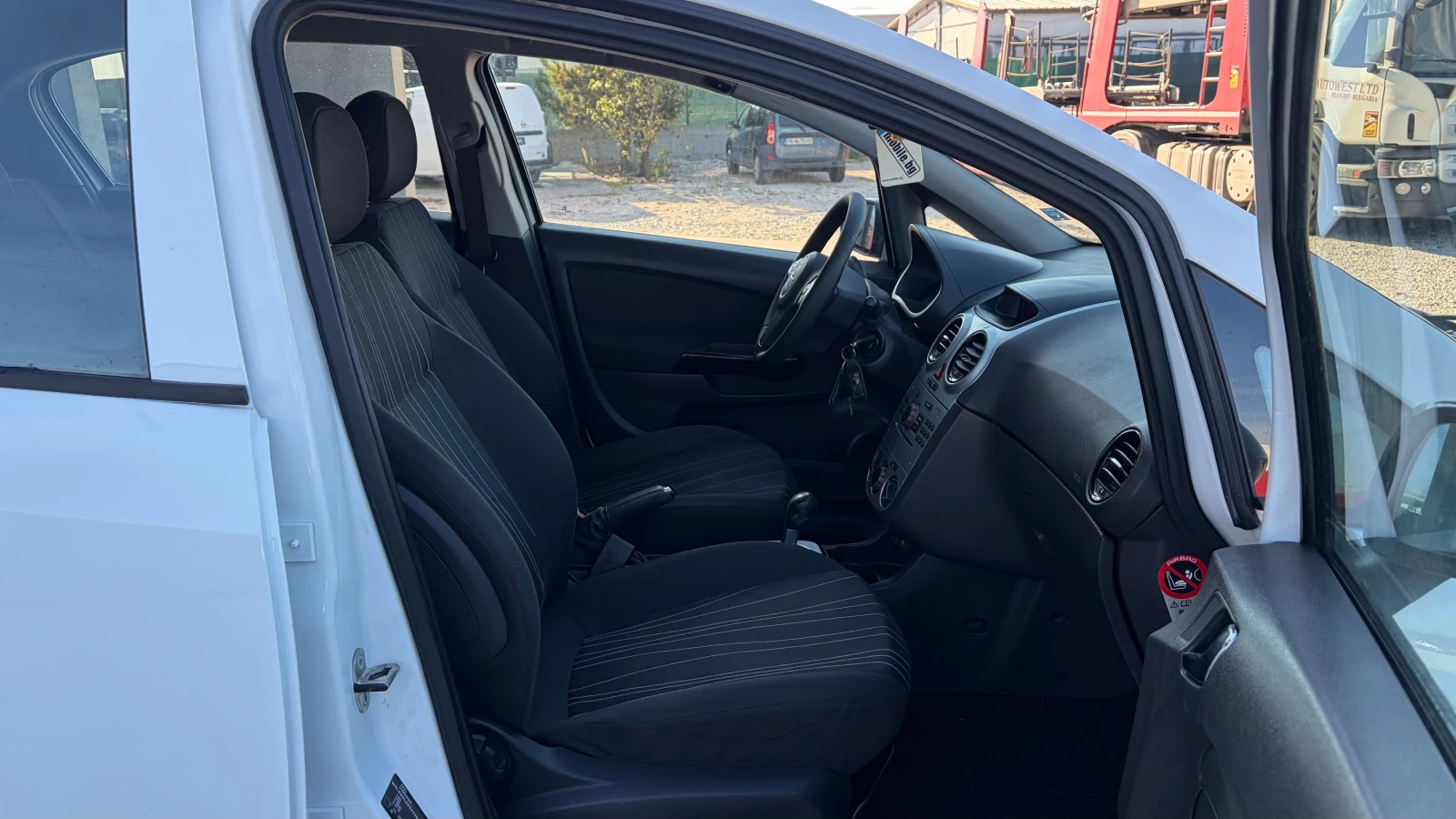 Opel Corsa 1.2i, снимка 13 - Автомобили и джипове - 56633258