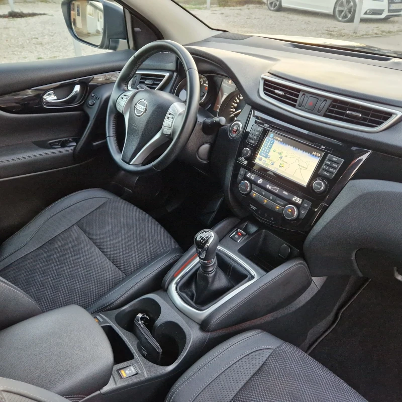Nissan Qashqai 1.6 163к.с.НАВИ/КАМЕРА360/ПАНОРАМА/КОЖА/ШВЕЙЦАРИЯ , снимка 12 - Автомобили и джипове - 52733954