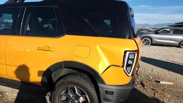 Ford Bronco 2.0L 4 4x4 w/Front Whl Drv