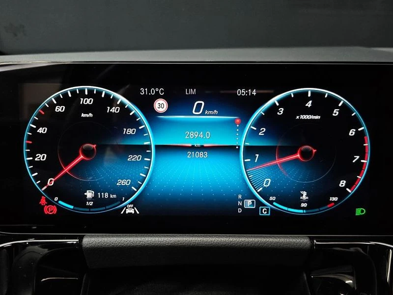 Mercedes-Benz GLA 250 Mercedes-Benz GLA 45 AMG 4matic Висок клас оборудв, снимка 8 - Автомобили и джипове - 55751657