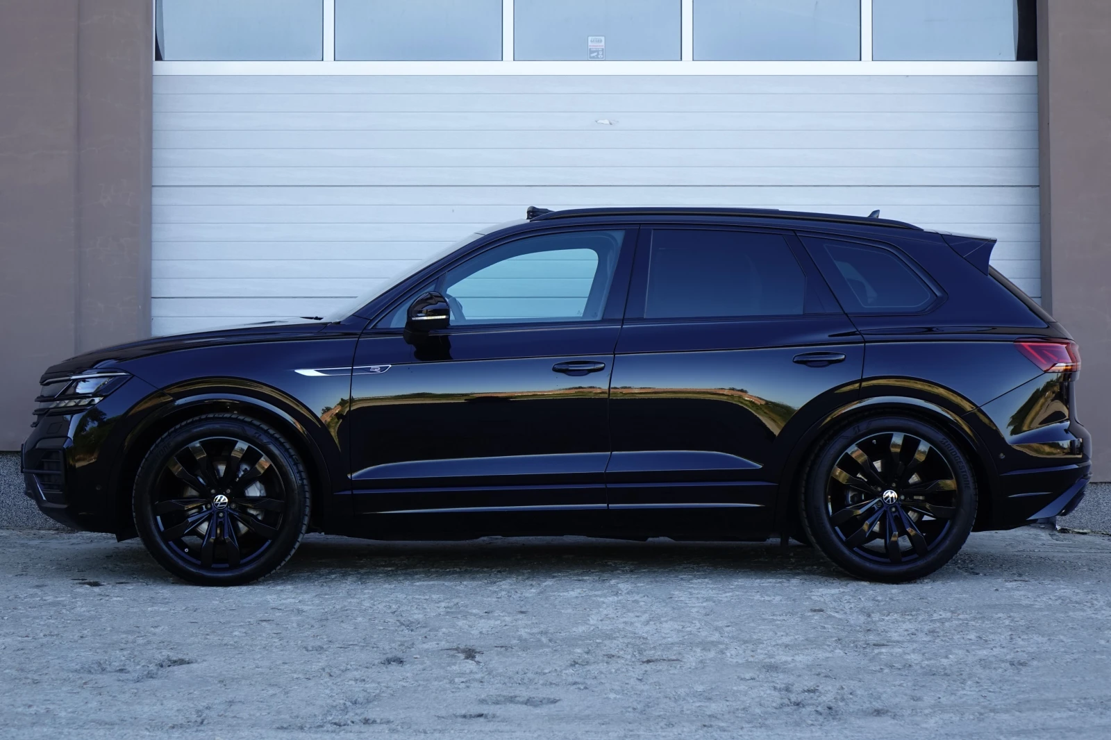 VW Touareg R-LINE* IQ HD MATRIX* HEAD UP* DYNAUDIO* PANO!!! - изображение 3