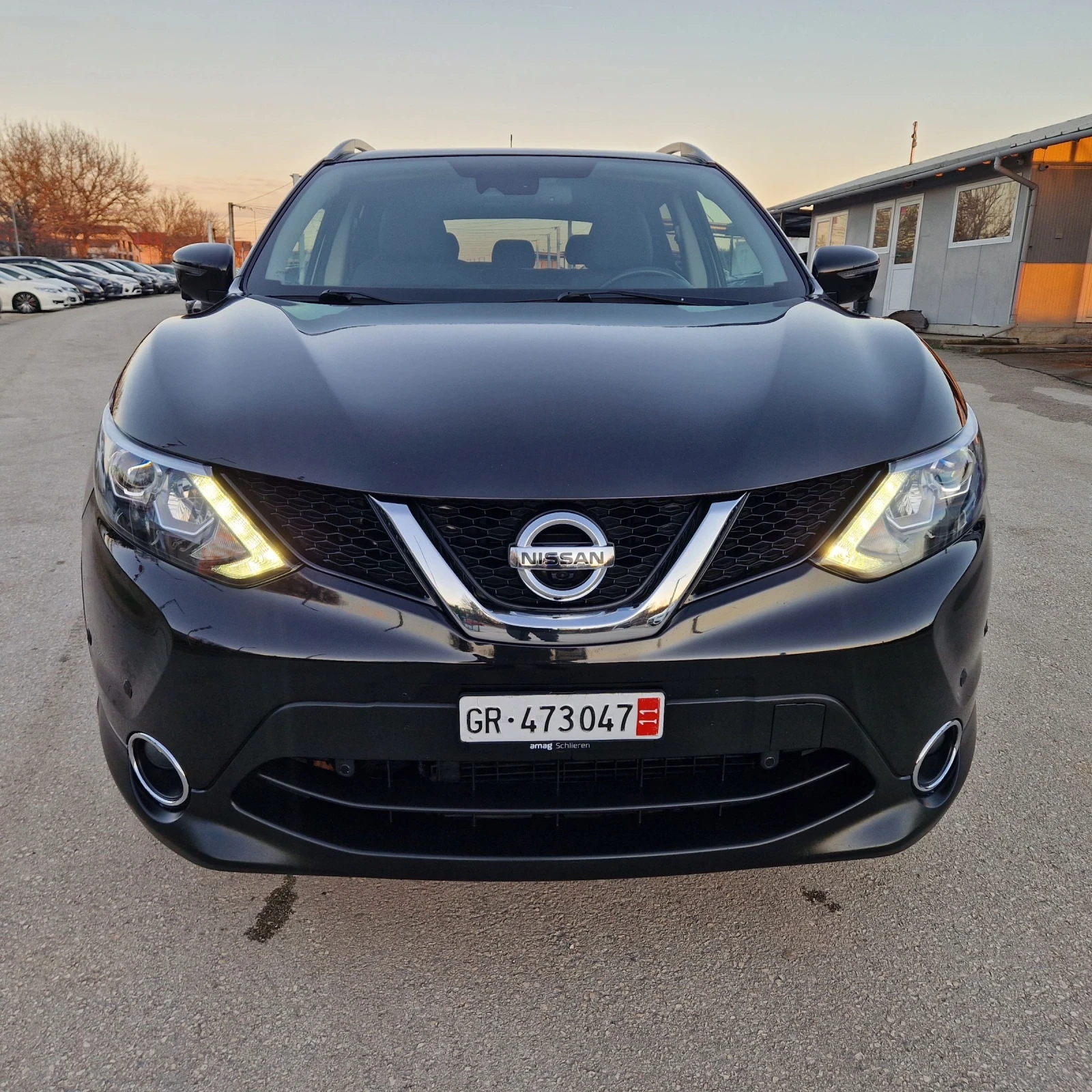 Nissan Qashqai 1.6 163к.с.НАВИ/КАМЕРА360/ПАНОРАМА/КОЖА/ШВЕЙЦАРИЯ  - изображение 2