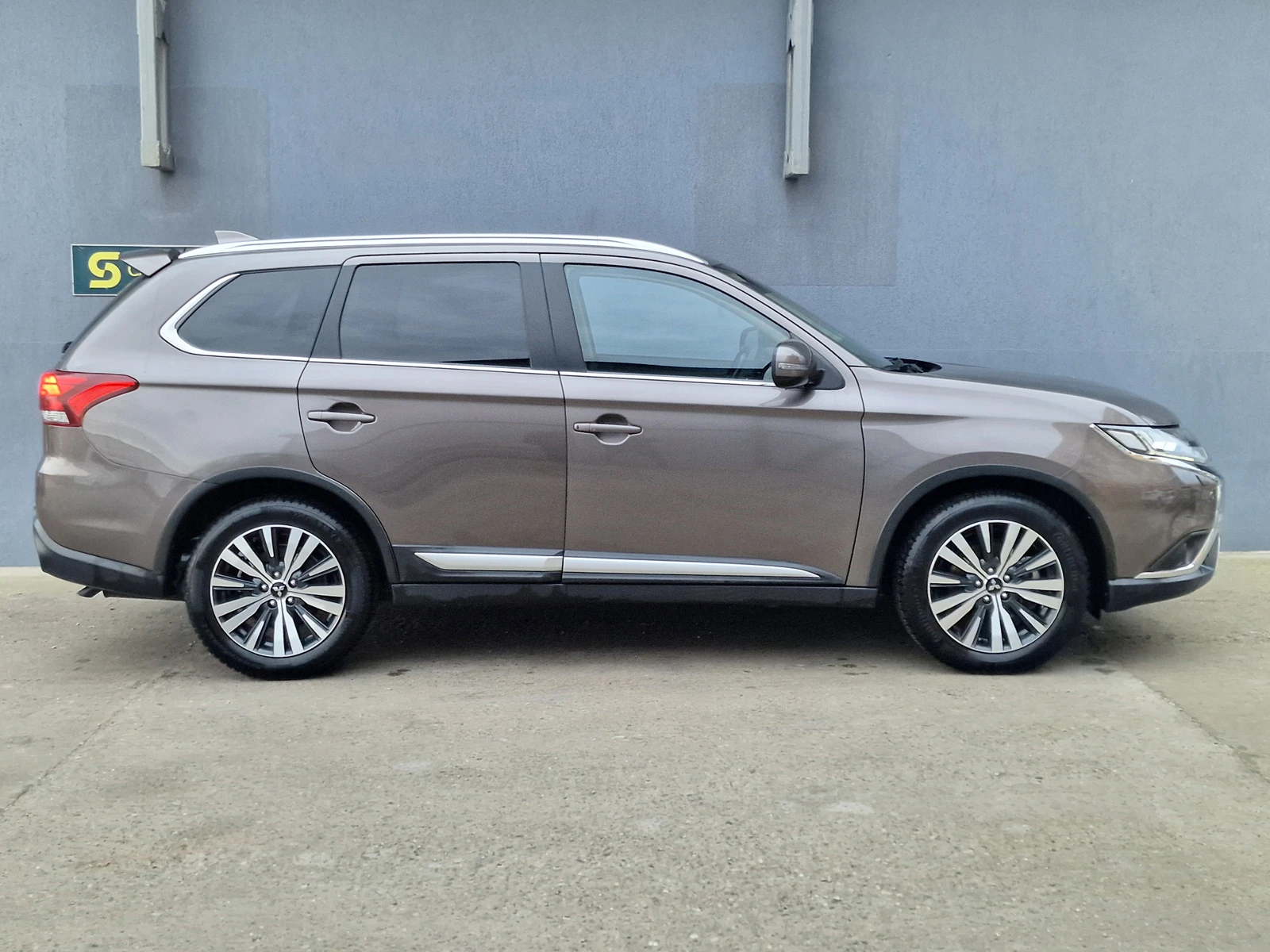 Mitsubishi Outlander 2.0 Автоматик от България - изображение 9