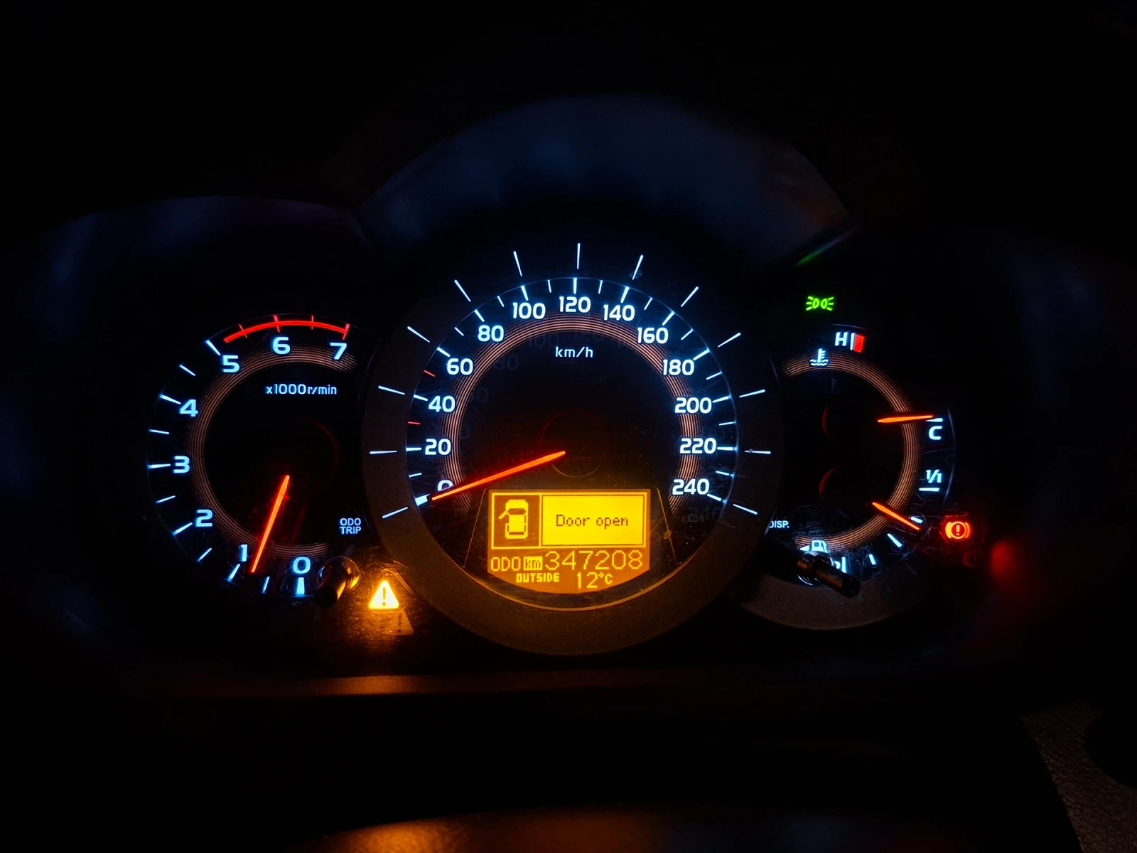 Toyota Rav4, снимка 14 - Автомобили и джипове - 54101613