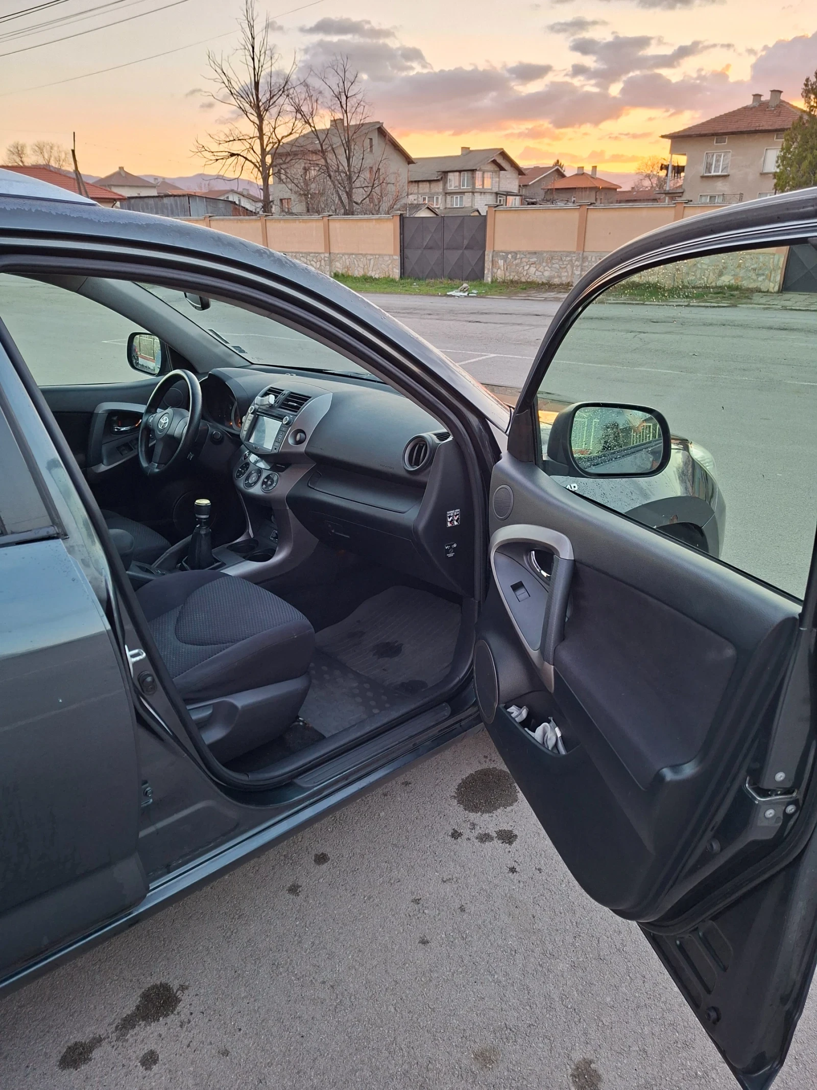 Toyota Rav4, снимка 8 - Автомобили и джипове - 54101613