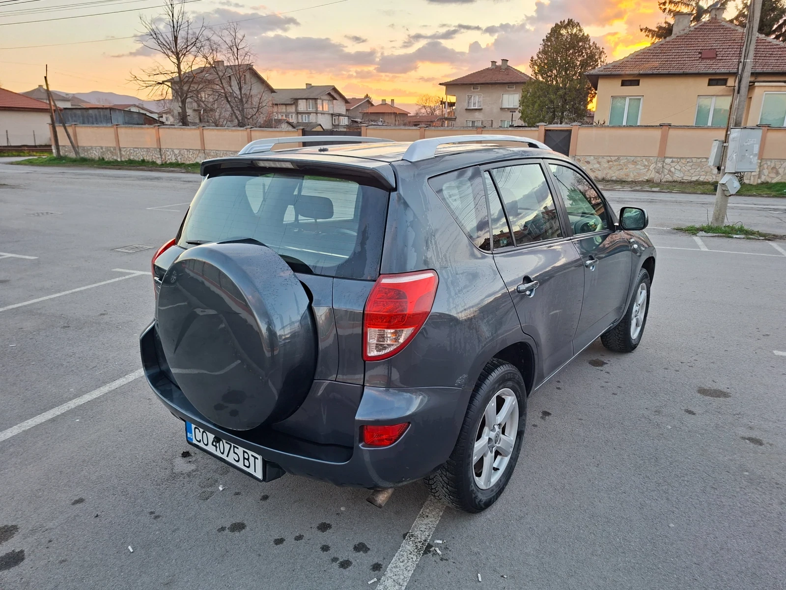 Toyota Rav4, снимка 4 - Автомобили и джипове - 54101613