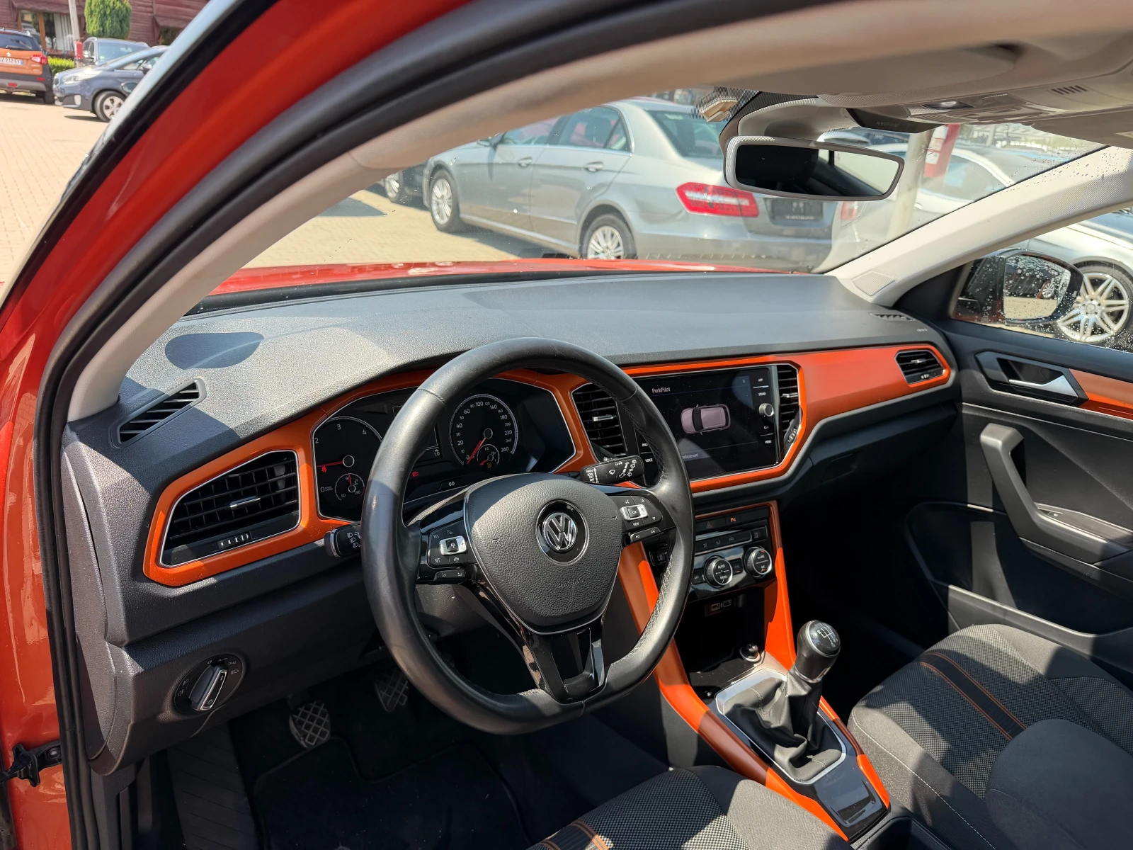 VW T-Roc 1.6TDI NAVI EURO 6, снимка 13 - Автомобили и джипове - 55059333