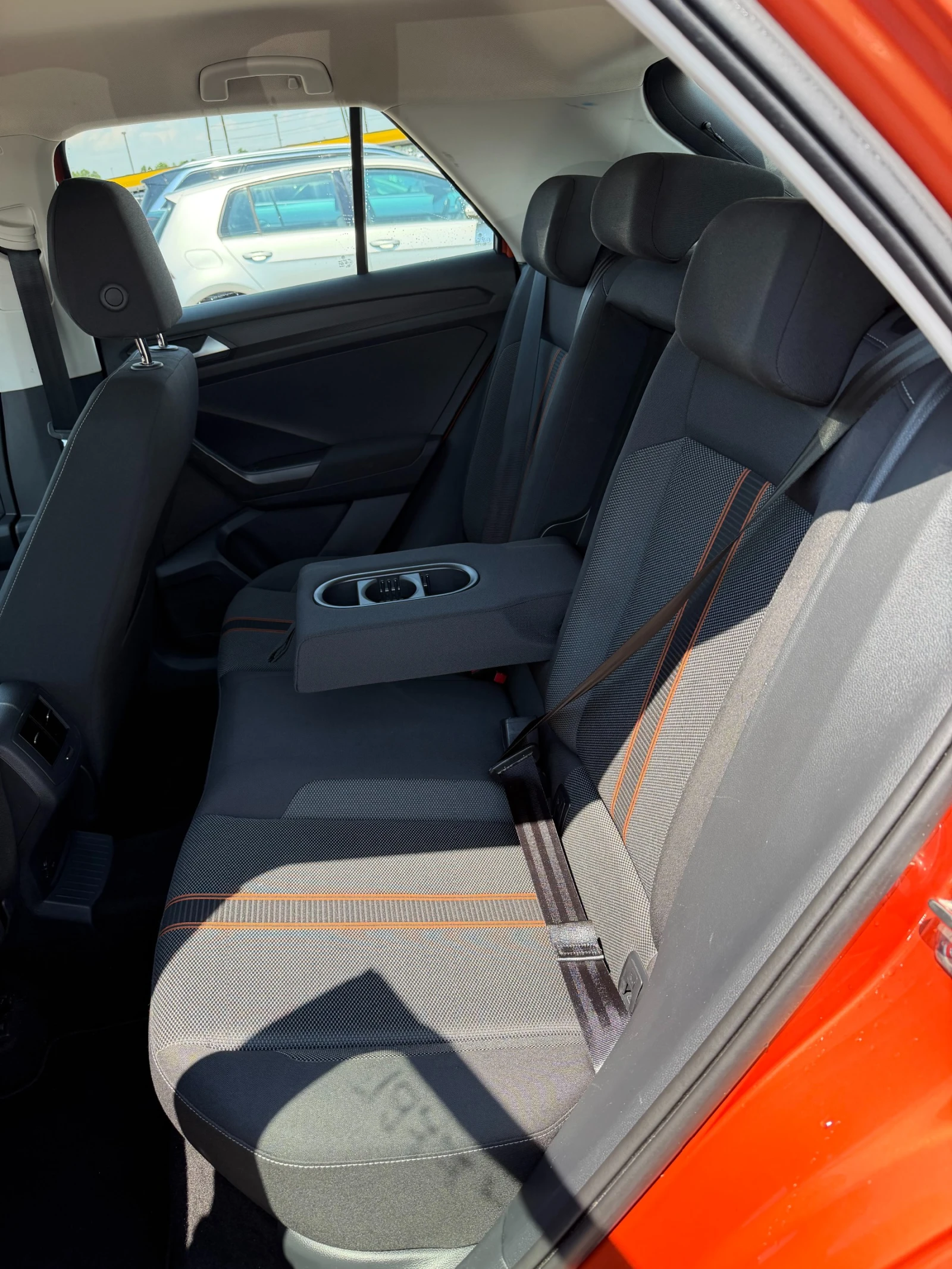 VW T-Roc 1.6TDI NAVI EURO 6, снимка 10 - Автомобили и джипове - 55059333