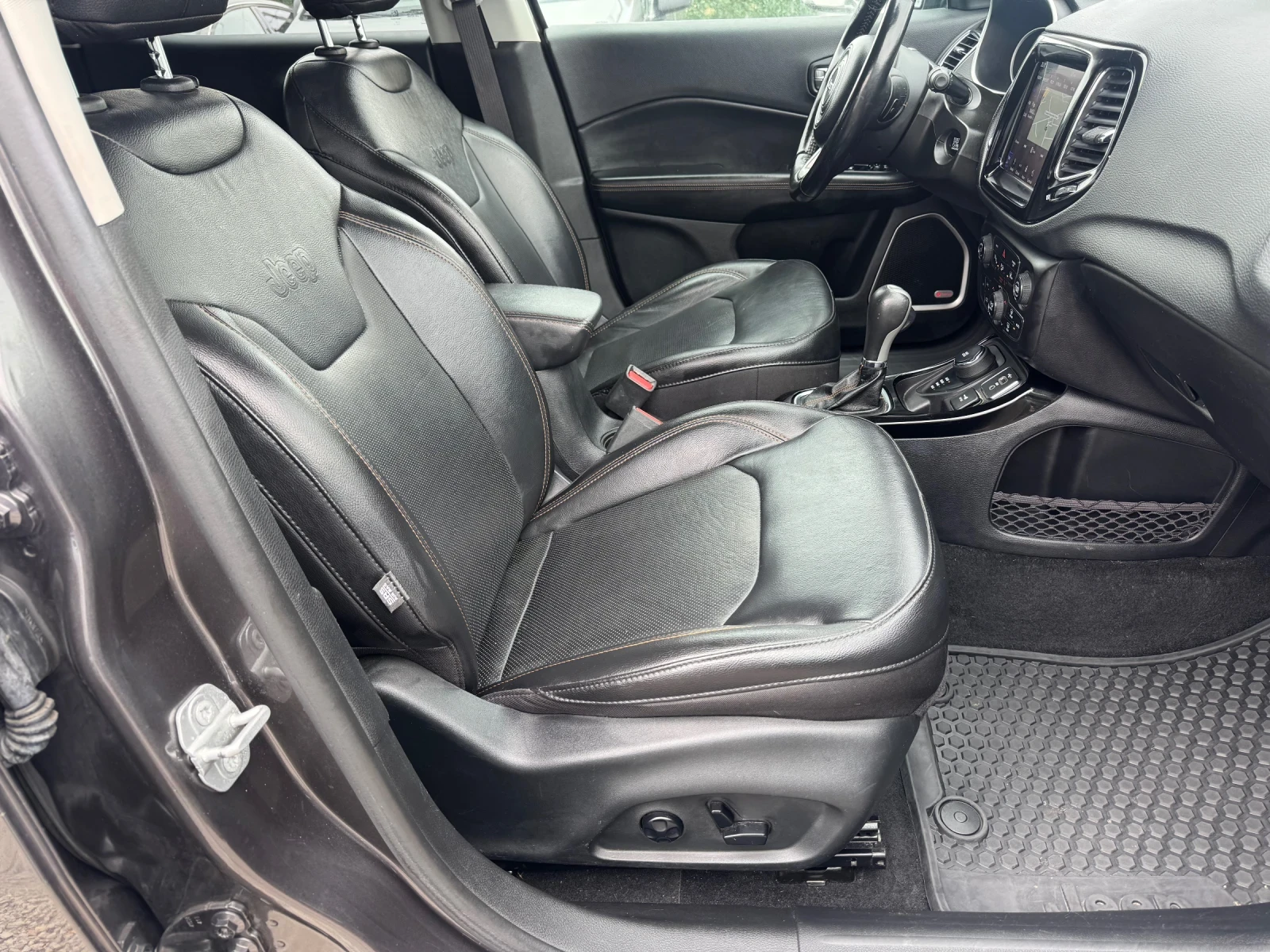 Jeep Compass 1.4T 4x4 170hp* КАМЕРА* КОЖА* ПОДГРЕВ, снимка 13 - Автомобили и джипове - 55377051