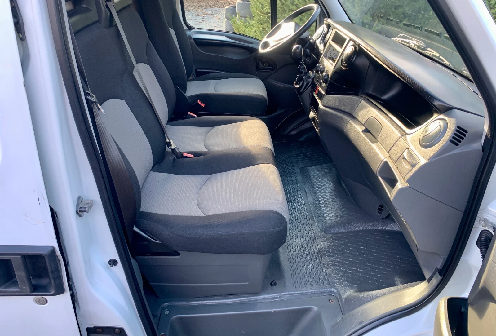 Iveco Daily 197км* MAXI XXL 4.70* КЛИМА* БАГАЖНИК* СЕРВИЗНА КН, снимка 13 - Бусове и автобуси - 53825701