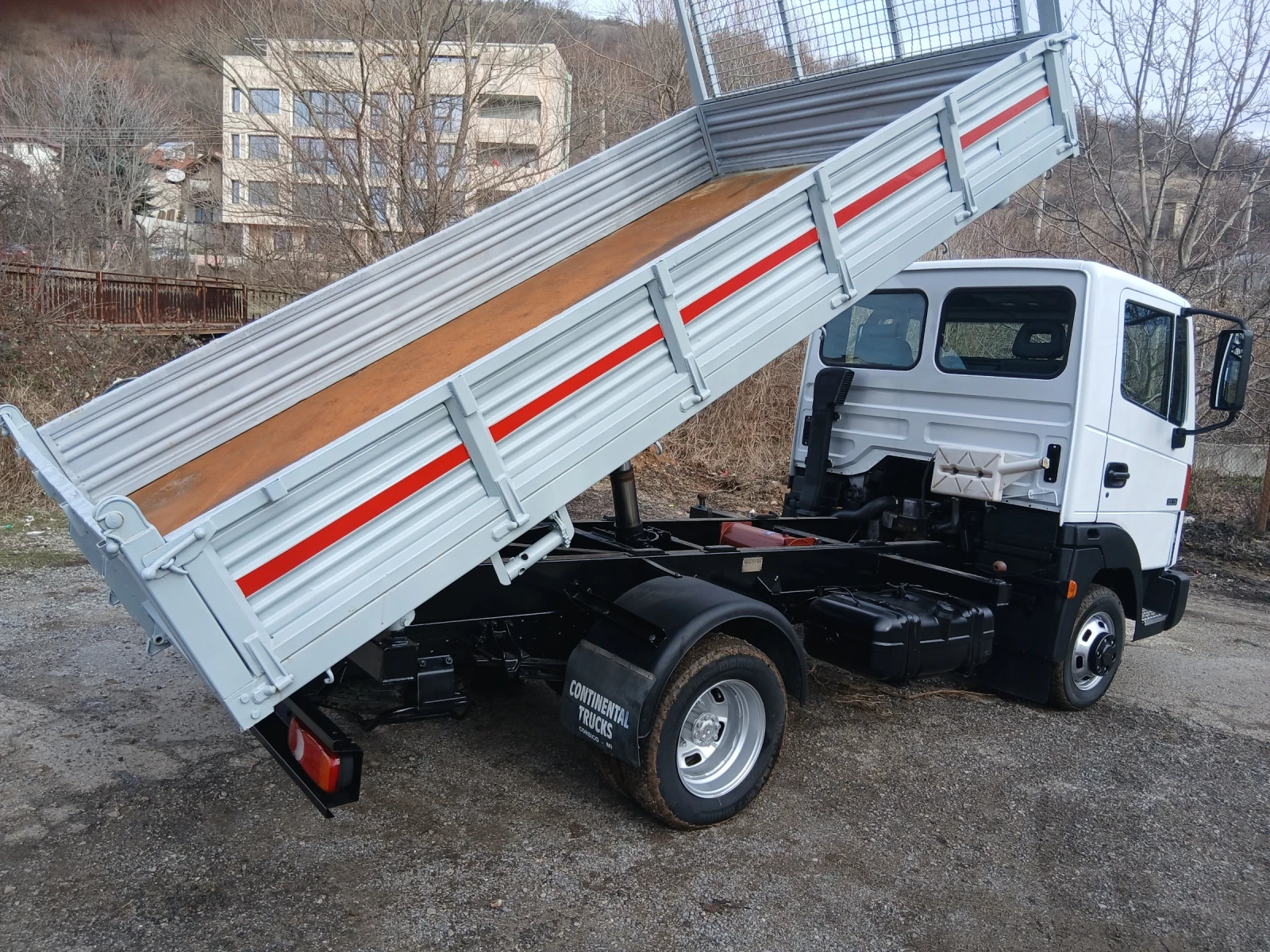 Nissan Atleon 3, 0тди - изображение 3